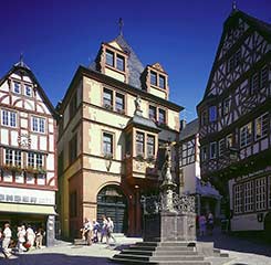 Marktplatz und Rathaus Bernkastel-Kues