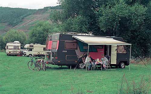 Mittel-Mosel: Wohnmobilstellplatz L&ouml;snich, Tel. (06532) 3407