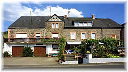 Ferienweingut-Linden-Pelzer aus Wintrich, Mosel